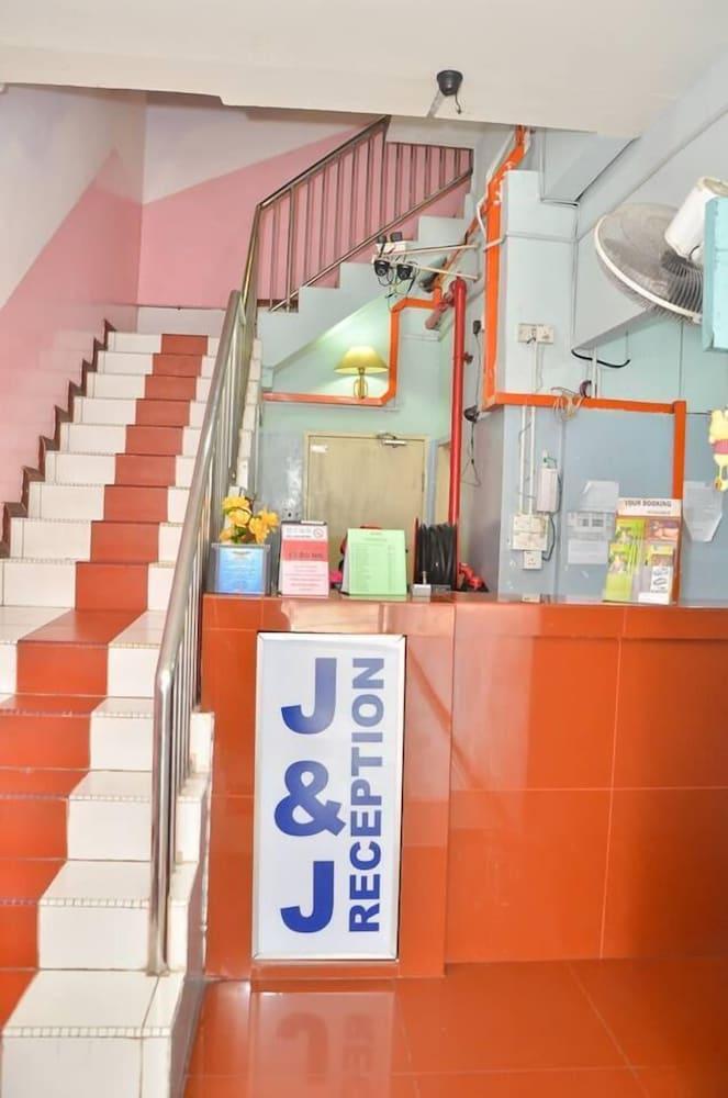 J &J Hotel Kota Kinabalu Eksteriør billede