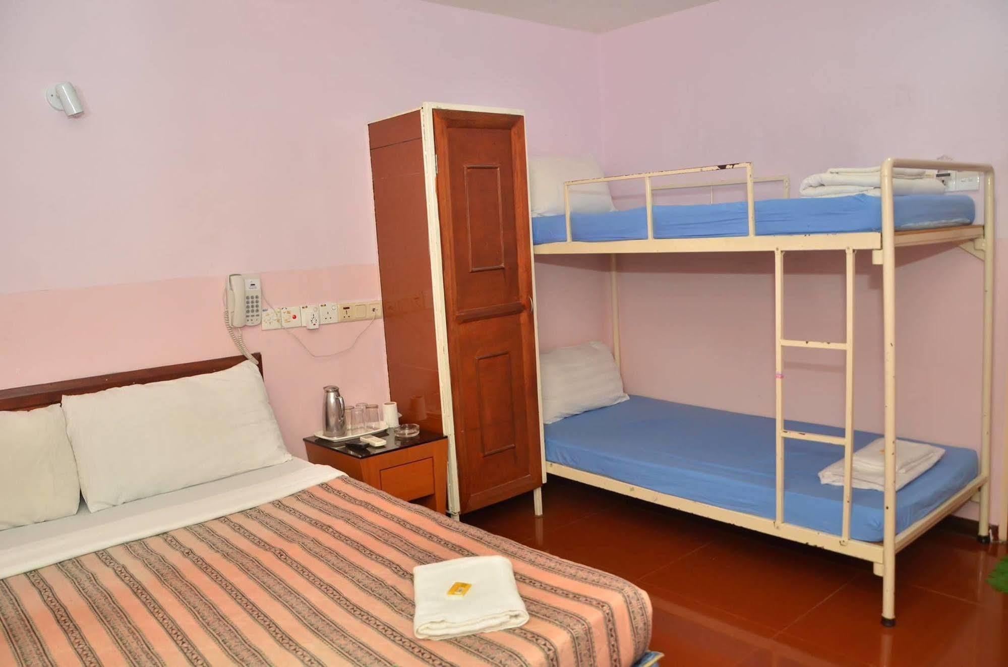 J &J Hotel Kota Kinabalu Eksteriør billede